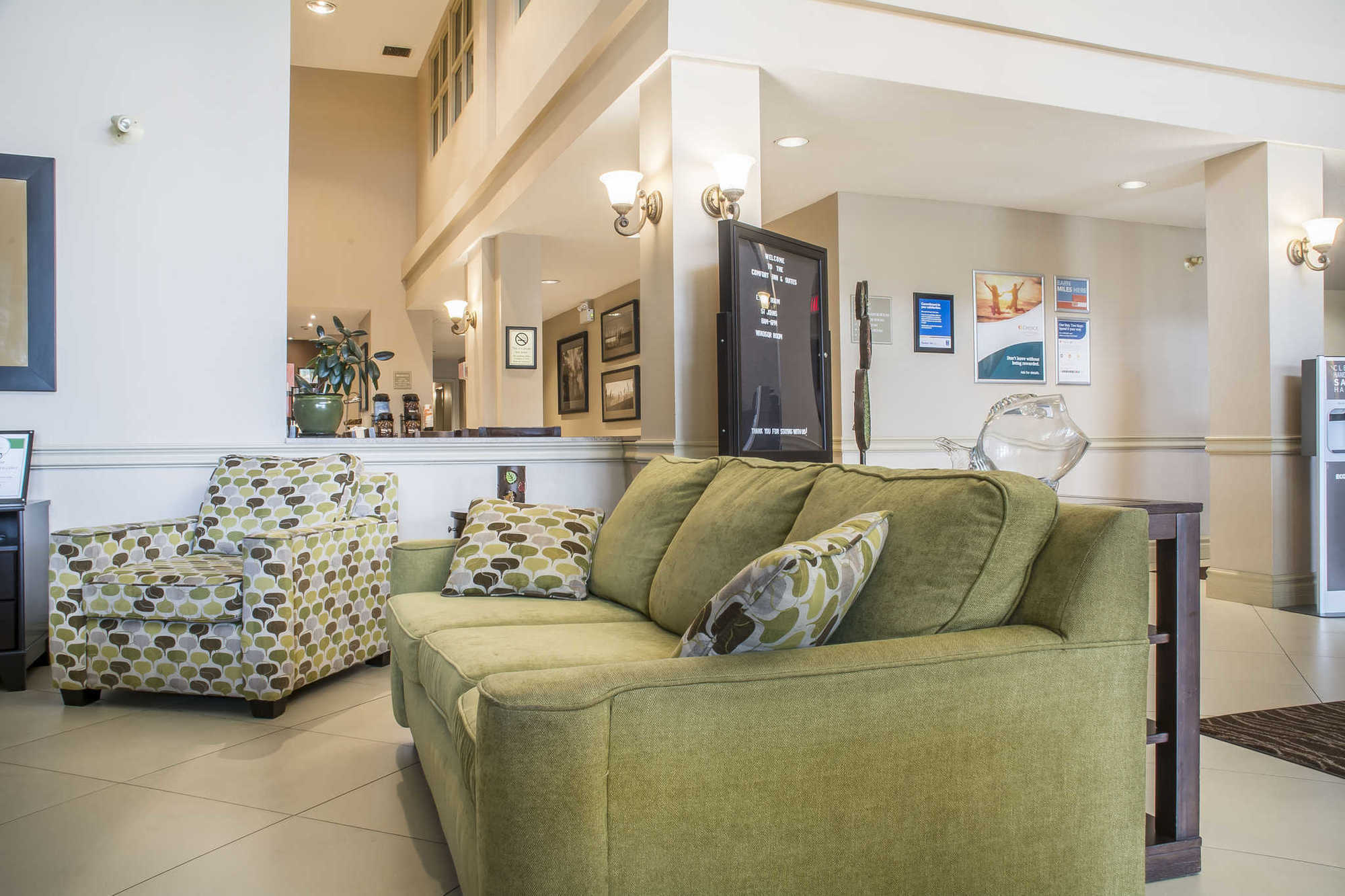 Comfort Inn & Suites Ambassador Bridge Windsor Dalaman gambar